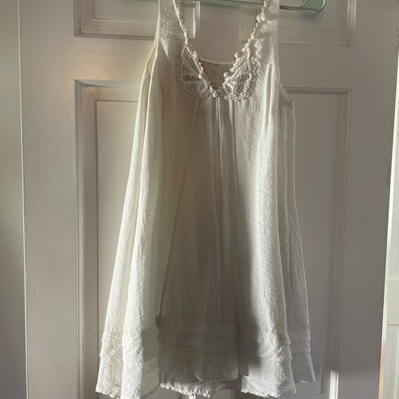 BCGB white flowy dress - Picture 2 of 3